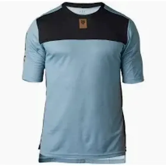 Ver más sobre Indumentarias Remera Fox Defend SS Celeste con Negra, Argentina